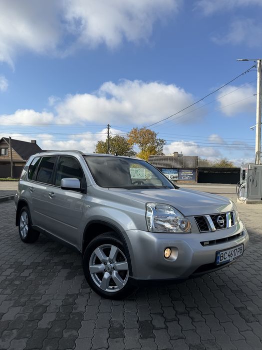 У продажі Nisan X-Trail