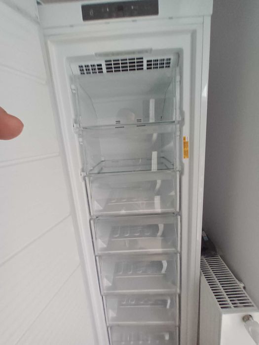 Zamrażarka  wolno stojąca Whirlpool  7 szuflad.