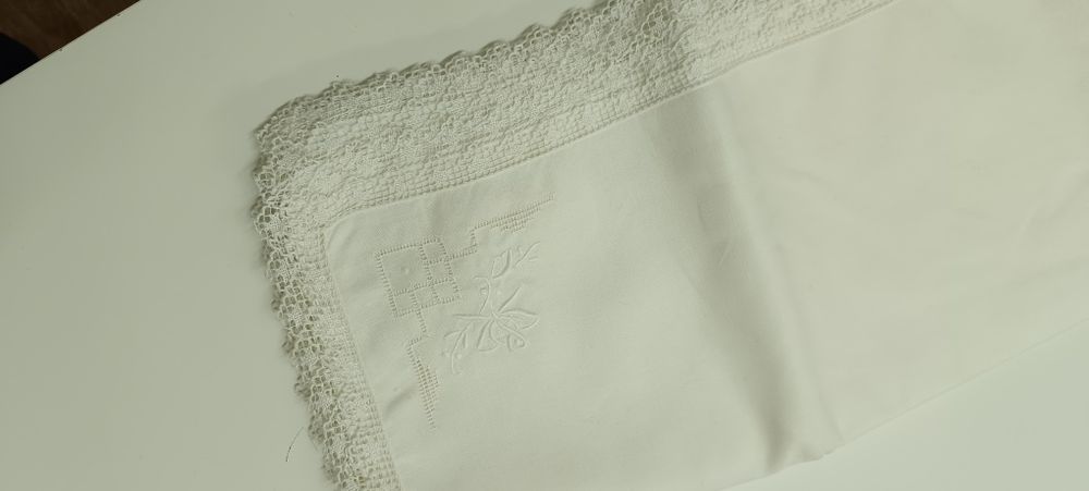 Toalha de mesa bordada+ 12 guardanapos