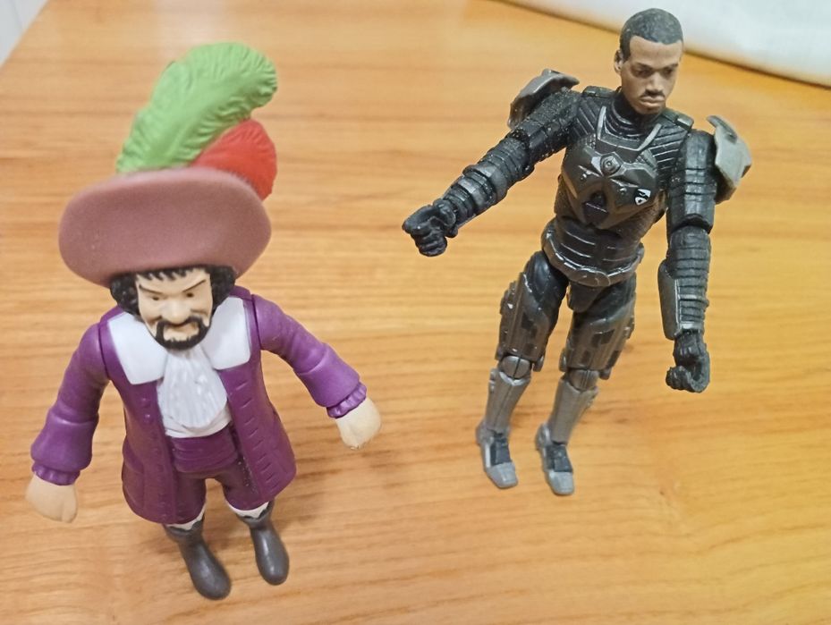 Figurki komandos RIPCORD z G.I.JOE. i figurka McDonald's.