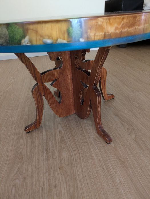 Mesinha de sala em resina epóxi peca unica