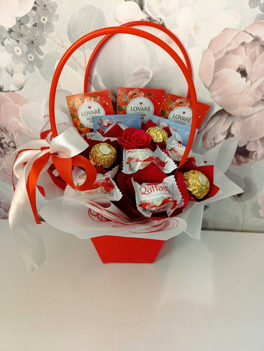 Prezenty jadalne.Zestaw prezentowy słodyczy i herbaty.Prezenty na Dzień Mamy