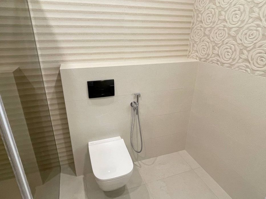 Просторий будинок, з великою земельною ділянкою, дмитро