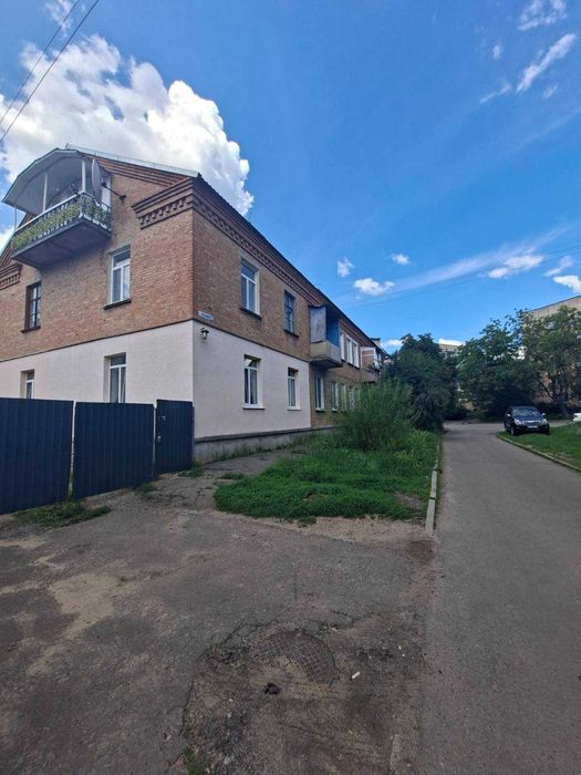 3-х кімнатна квартира в центрі Полтави. Цегляний будинок.