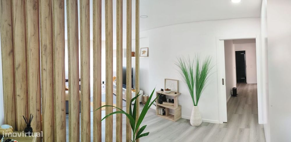 Apartamento T3 com varanda, localização privilegiada