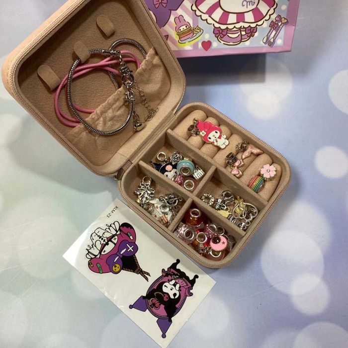 Набір для творчості дівчаткам для створення браслетів 62 предмети