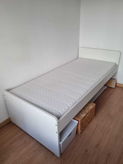 Cama individual IKEA modelo VIHALS (montada)