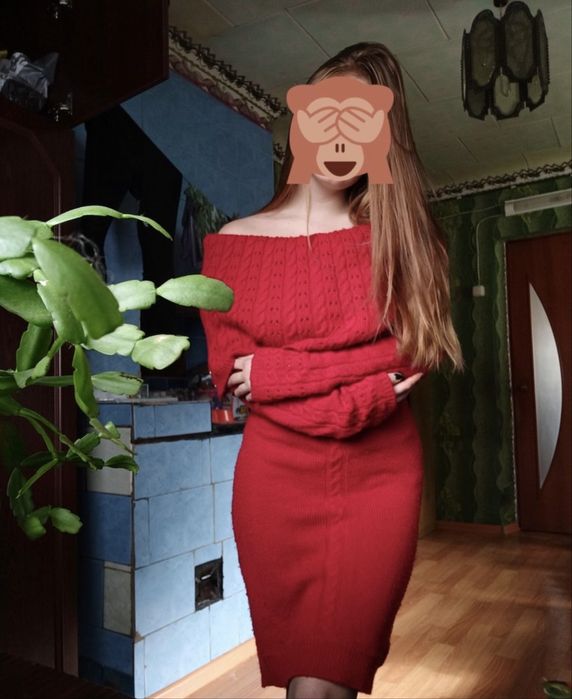 Червона тепла сукня