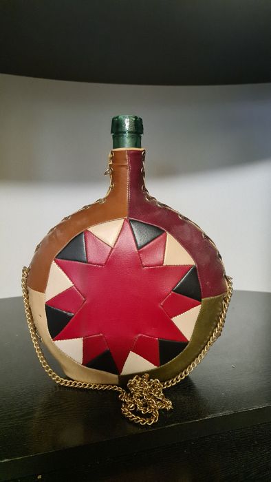 Butelka karafka manierka bukłak