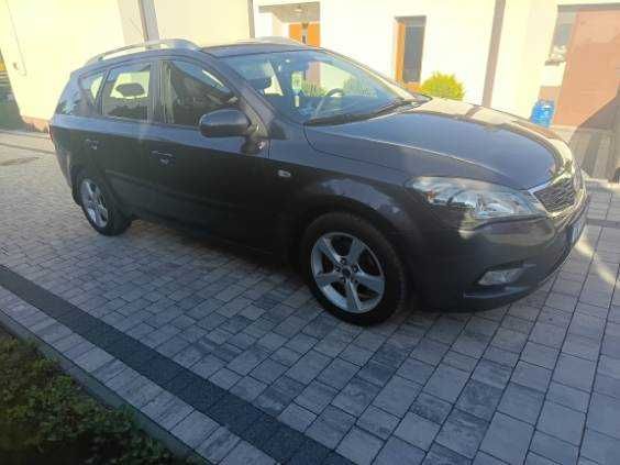 sprzedam samochód kia ceed
