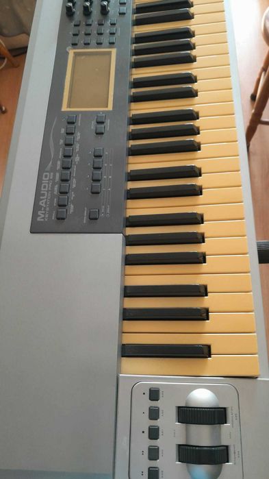 Teclado M Audio Keystation Pro 88 e suporte