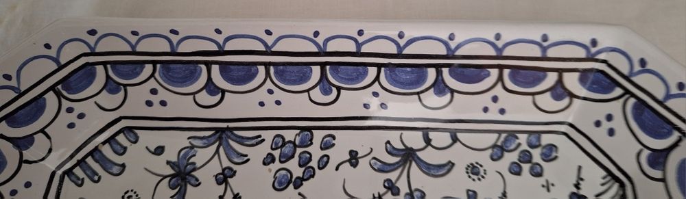 Travessa de faiança de Coimbra pintado à mão, cor azul, sec XVII