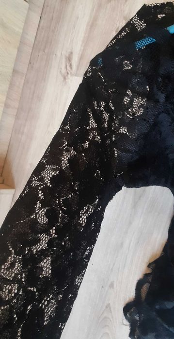 Śliczna koronkowa sukienka