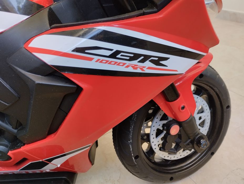 Mota CBR Honda a bateria, como nova, com carregador incluido.