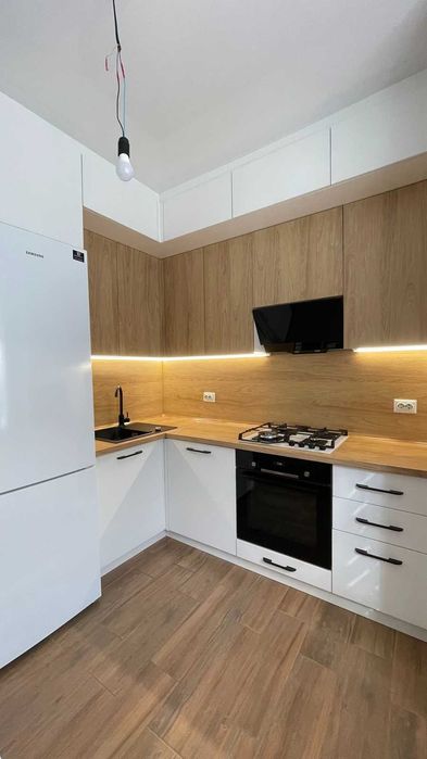 Продам 2 кімнатну квартиру, євроремонт, меблі, техніка - Озерна