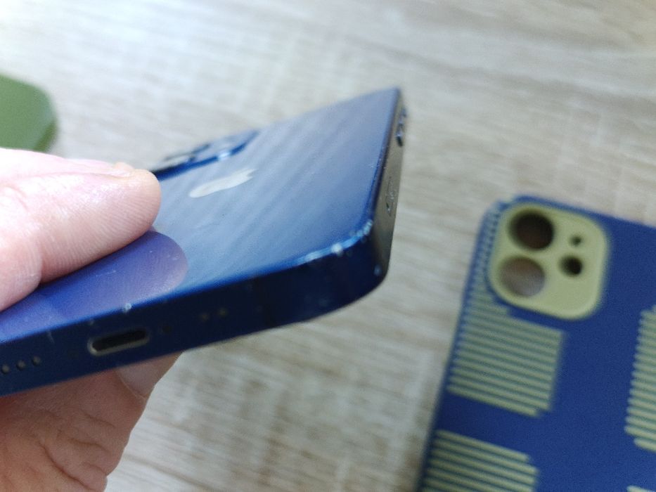 Iphone 12 Mini, 2 etui gratis.