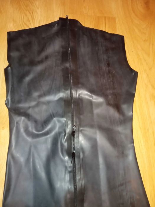 892/ OD RĘKI L Kombinezon suit latex lateks 0,4mm bez rękawów czarny