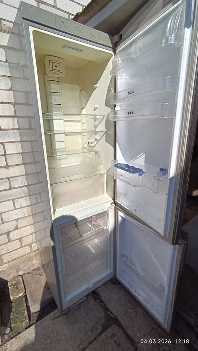 Холодильник  Whirlpool