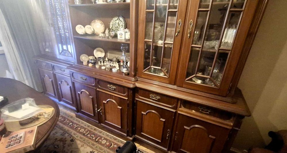 Aparador e Louceiro / Móvel de Sala em Mogno Maciço – Estilo Clássico – 125€