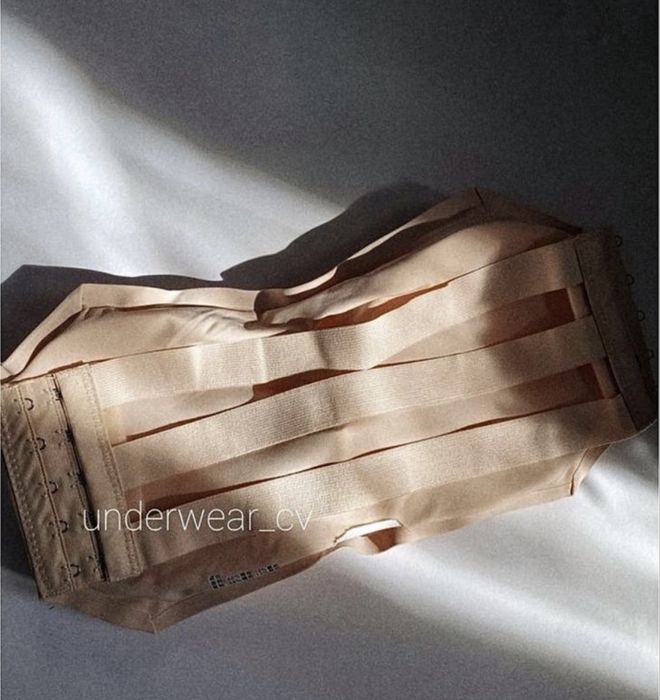 Топ-бандо без бретелей з чашками