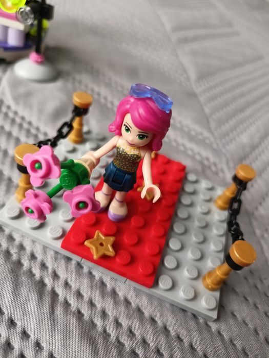 Klocki Lego Friends zestaw 41107 Limuzyna gwiazdy popu