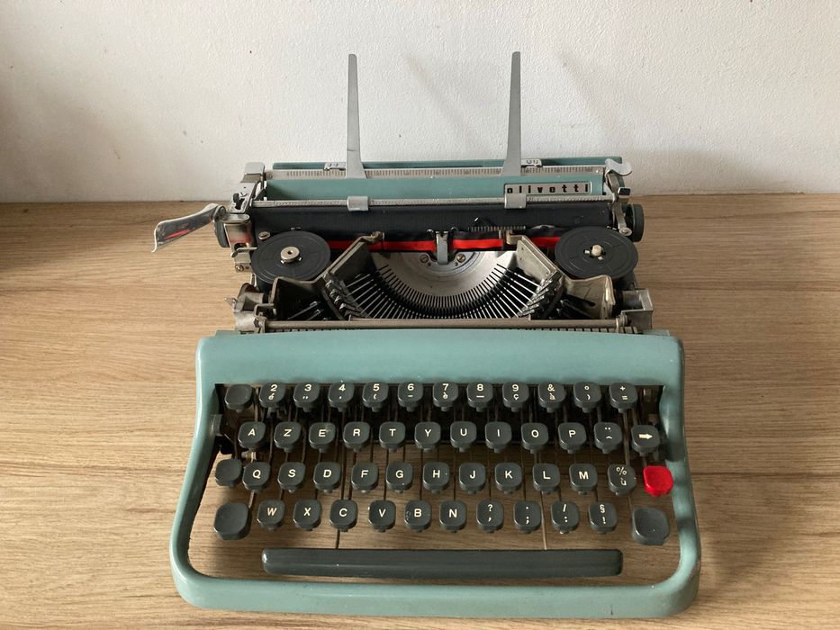 Máquina de escrever  **  Olivetti 22