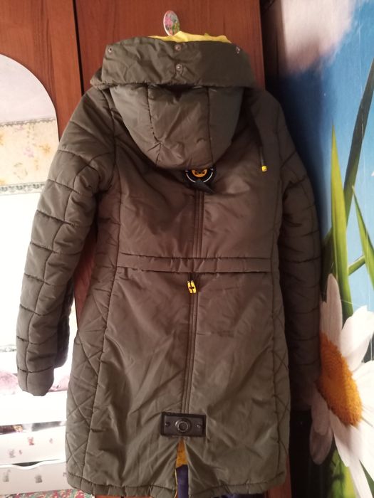 Куртка жіноча зимова 42 р(хакі)