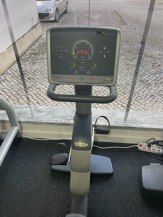 Technogym – Bicicleta Reclinada Excite 500 – Excelente Estado