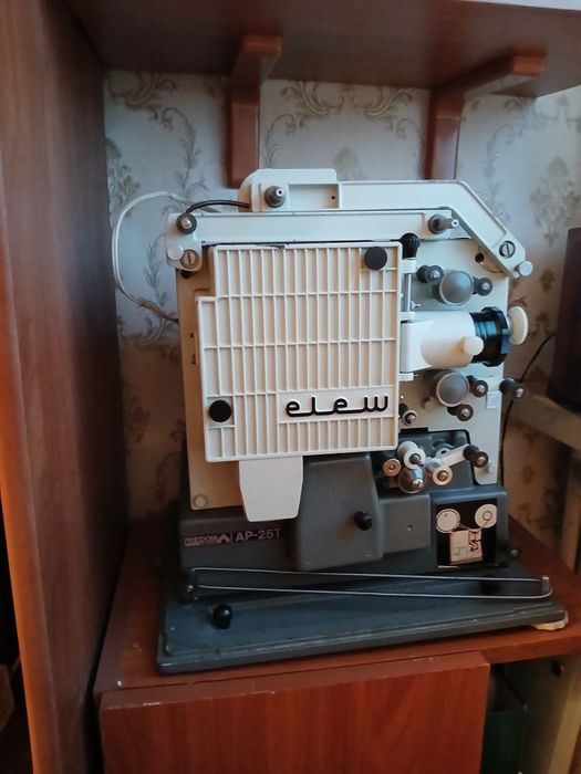 Projektor Elew A-25T, z głośnikami i obudową