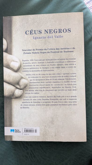 Livro "Céus Negros" de Ignacio del Valle