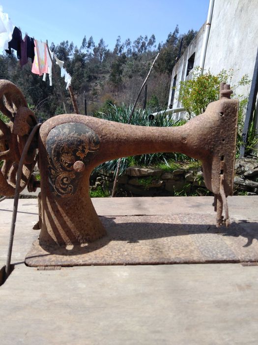 Máquina de costura singer