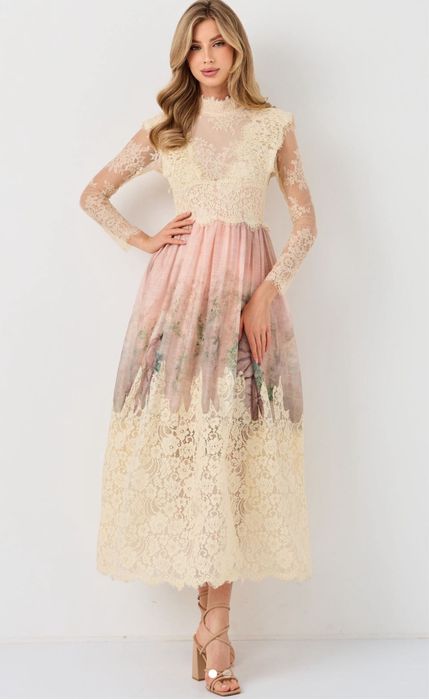 Piękna sukienka z koronką M