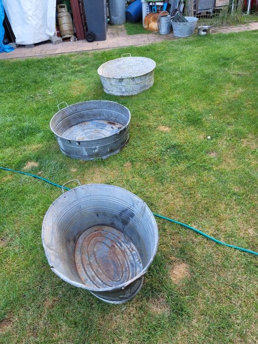 Stara ocynkowana balia, wanna.