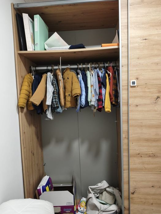 Roupeiro casal.  Medidas: alt. 2,27x 59x2,03
Altura - 227cm
Comprimento -203cm