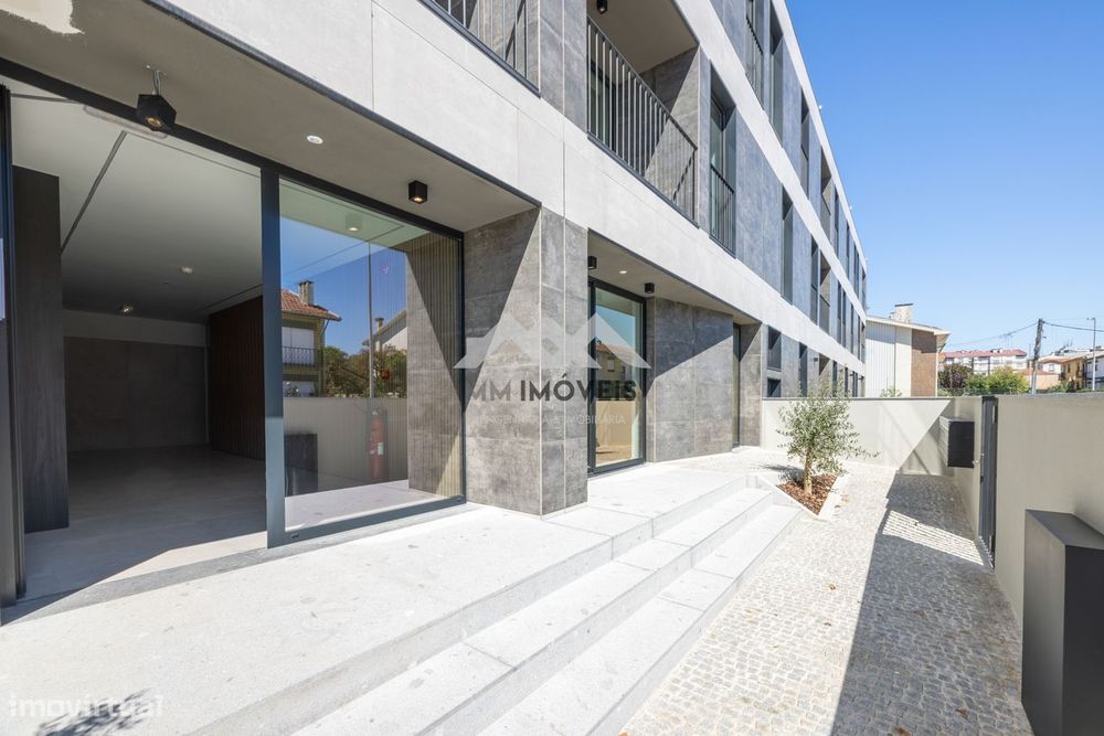 Apartamento T1 Novo |  Polo Universitário  | S. João | Varanda | Garag
