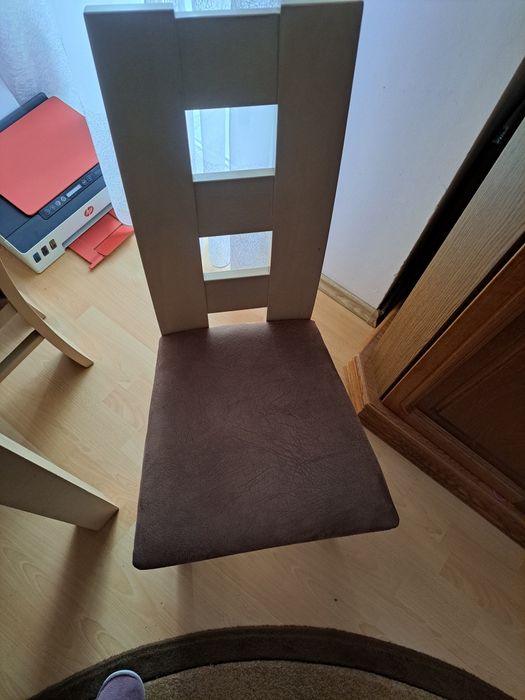 Stòł rozkładany z krzesłami