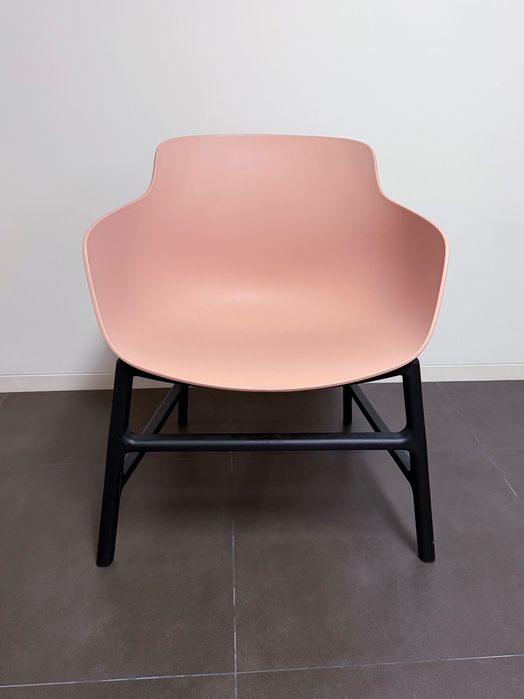 Gato Preto Cadeirão Rosa Hawi