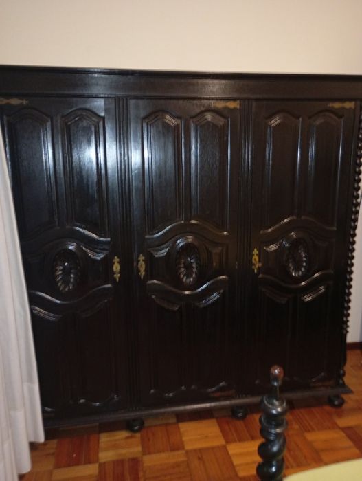 Vendo este roupeiro muito bonito bom estado