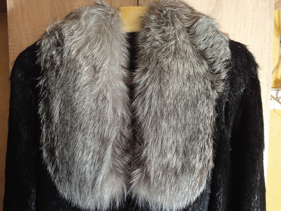 Шуба з нутрії, комір песець