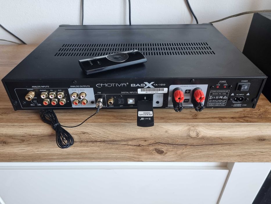 Amplituner stereo Emotiva BasX TA-100 / DAC