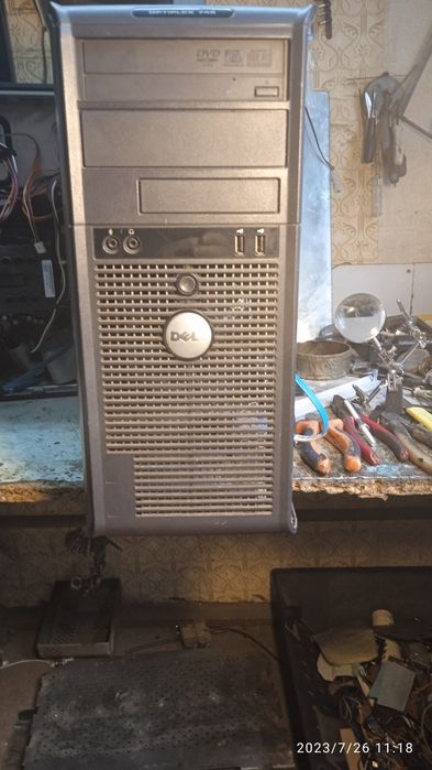 системний блок комрютера Asus, і два блоки Dell 740 і 745