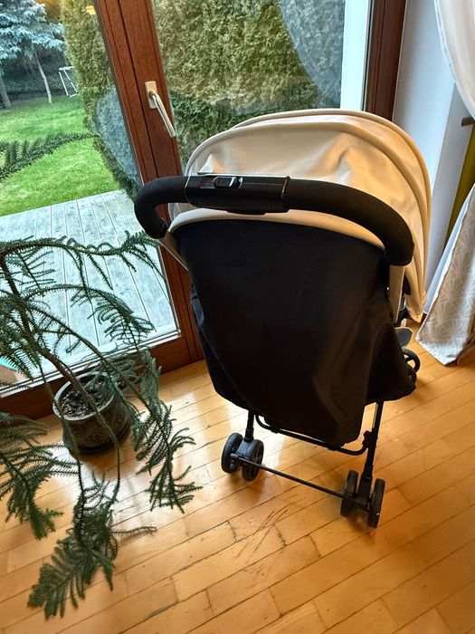 lekki wózek spacerowy nowy Chicco Ohlala