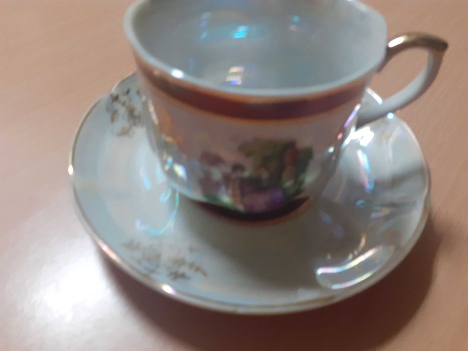 Chavena e pires antigos (penso que seja loiça inglesa)