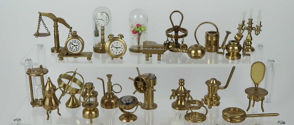 Conjunto de 30 miniaturas em latão