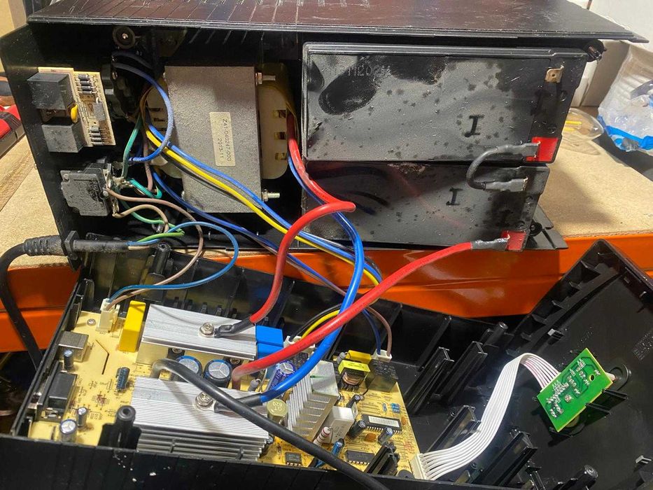 UPS FPS 1000VA - para reparar ou peças