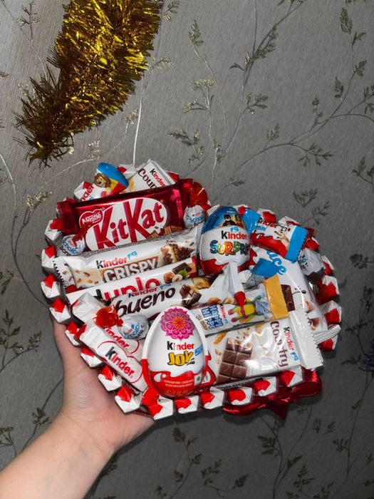 Солодкий подарунковий бокс Kinder & KitKat | Подарунок дівчині, дитині