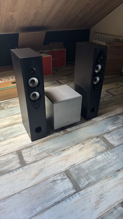 Акустика активная со встроеными сабами так же есть активный саб