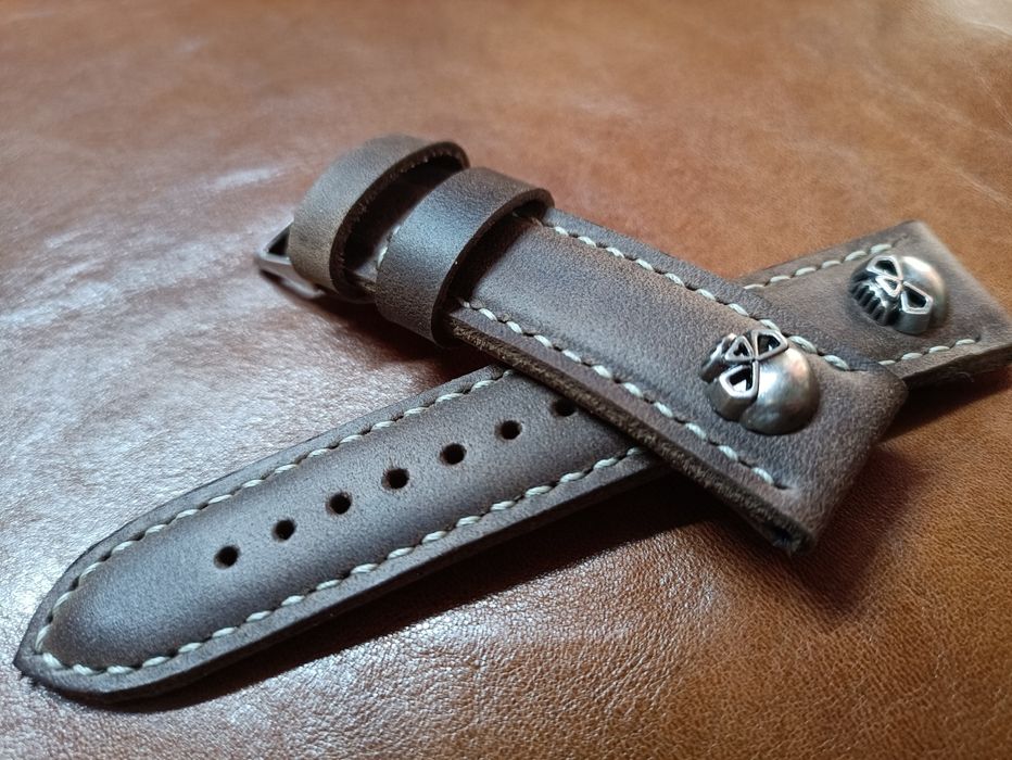 Кожаный ремешок для часов.Ручная работа.