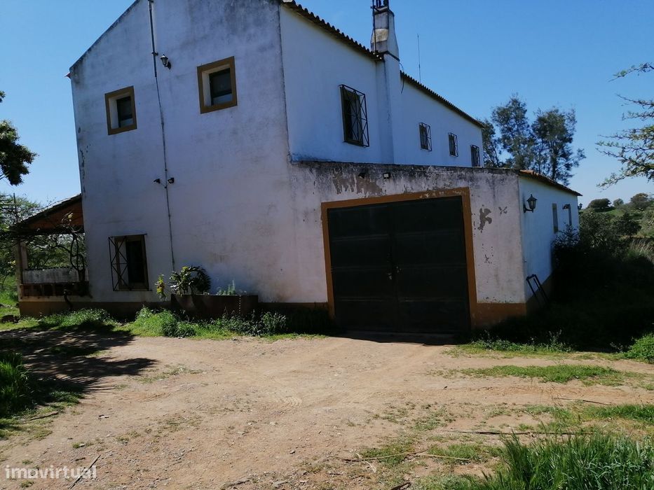 Terreno rústico de 25.000m² com acesso não pavimentado — Vila Nova De São Bento E Vale De Vargo, Beja