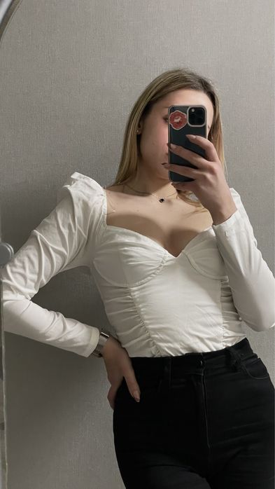 топ с длинными рукавами